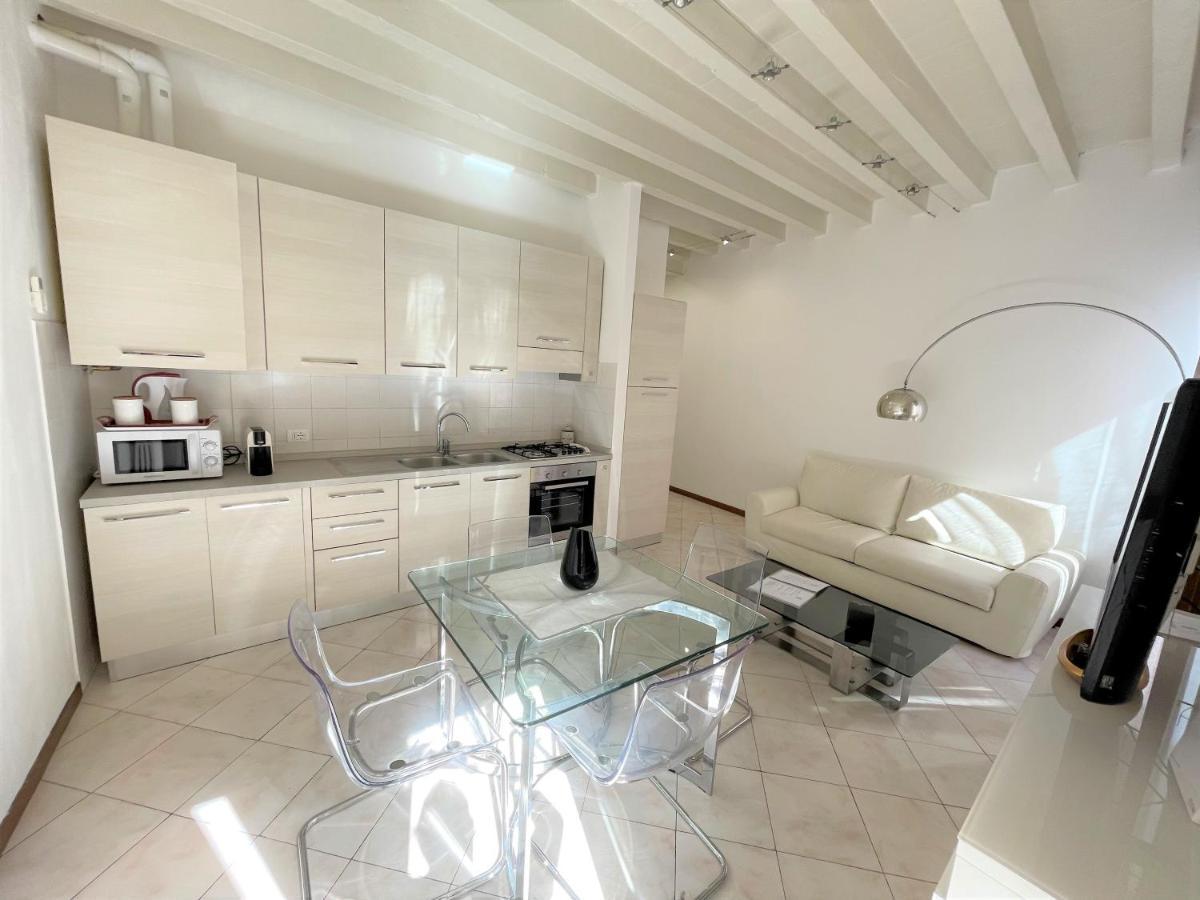 Desenzanoloft Le Petit Bijou - Restyling 2025 - Downtown Desenzano del Garda Zewnętrze zdjęcie